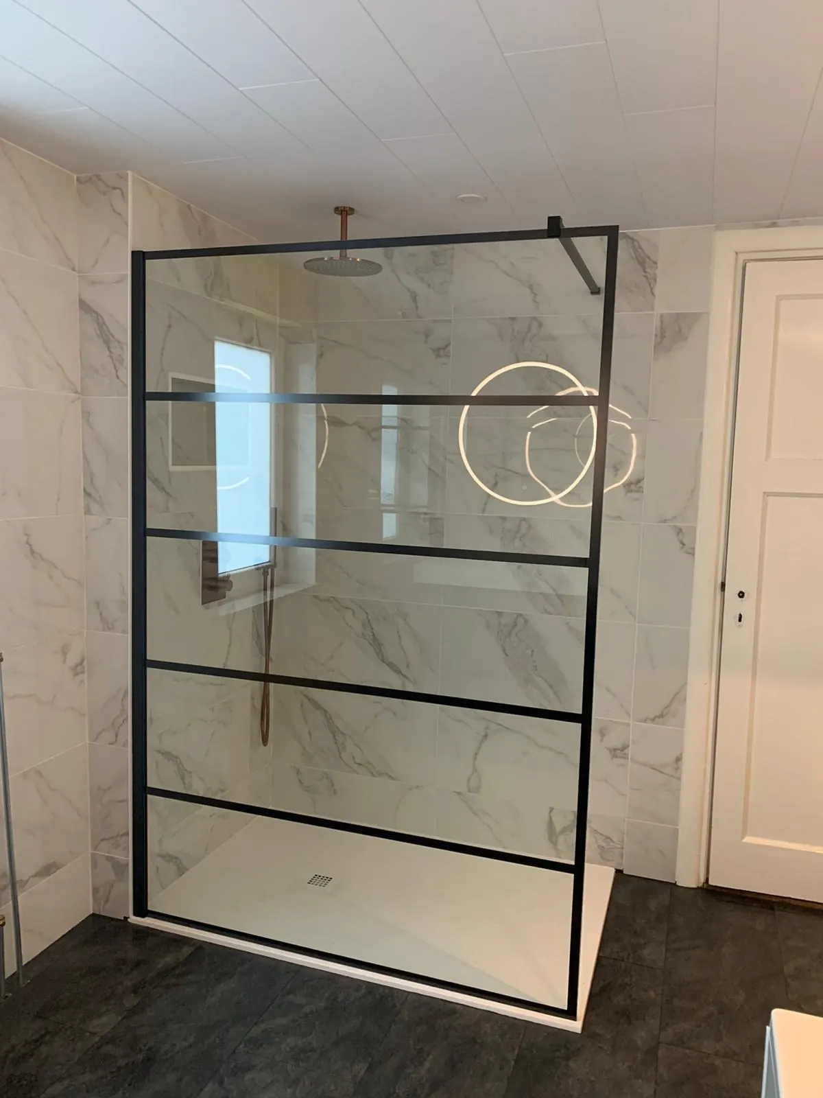 Luxe badkamer marmerlook koper